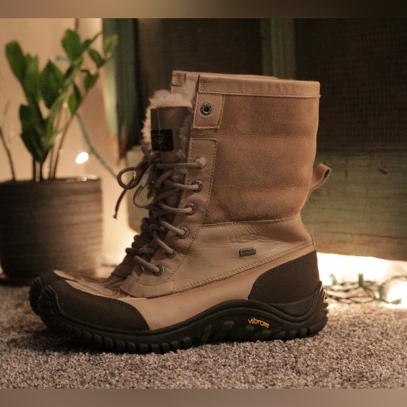 UGG Shoes - Ugg Adirondack 3 Winter boots, size 7.5 or 7. Waterproof!